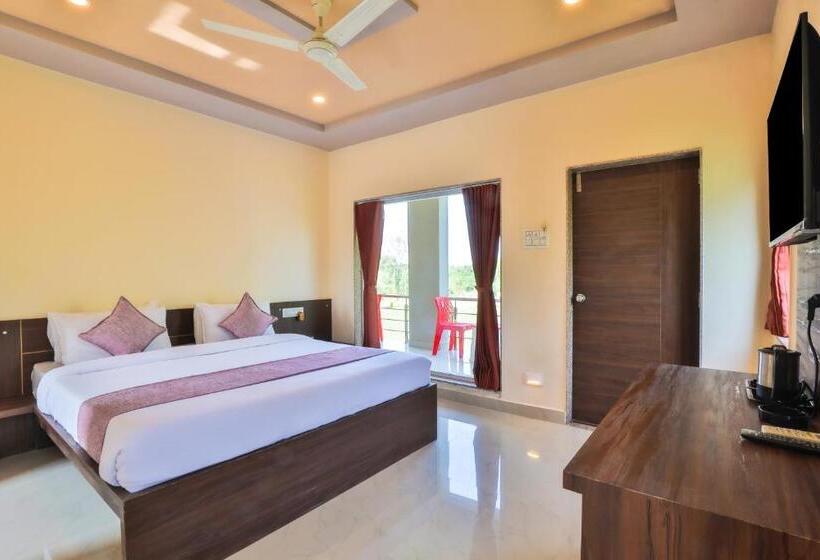 غرفة قياسية مزوَّدة بشُرفة, Aaranya Gir Resort