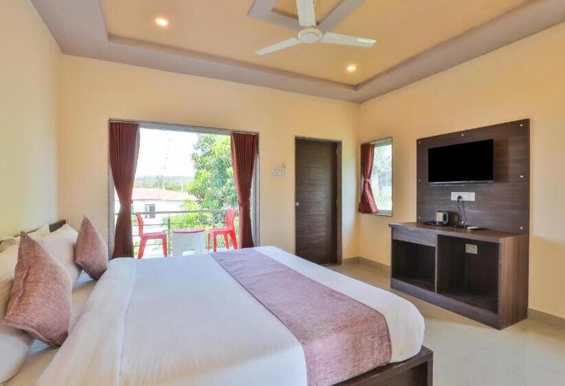 غرفة قياسية مزوَّدة بشُرفة, Aaranya Gir Resort