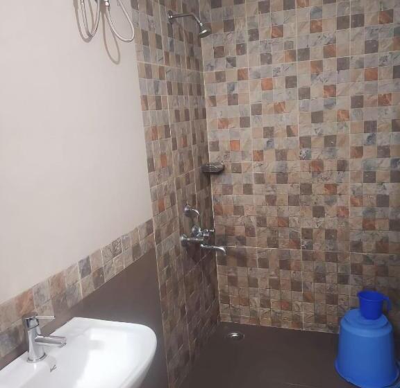 Quarto Familiar, Aaranya Inn Ooty