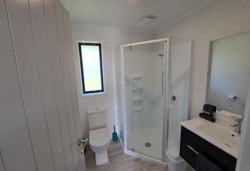 استودیوی استاندارد, 3 Mile Bnb