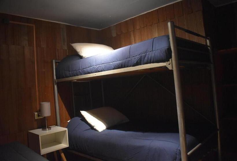 バスルーム共有のトリプルスタンダード, Estación Hostel