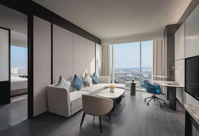 キングサイズベッドのスイートルーム, Crowne Plaza Ezhou, An Ihg