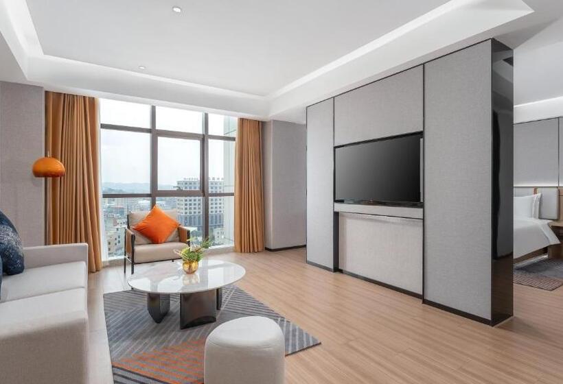 מיטת קינג בסוויטה, Holiday Inn Express Quanzhou Taishang By Ihg