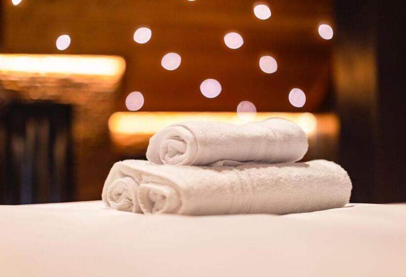 جناح ديلوكس, La Montagna