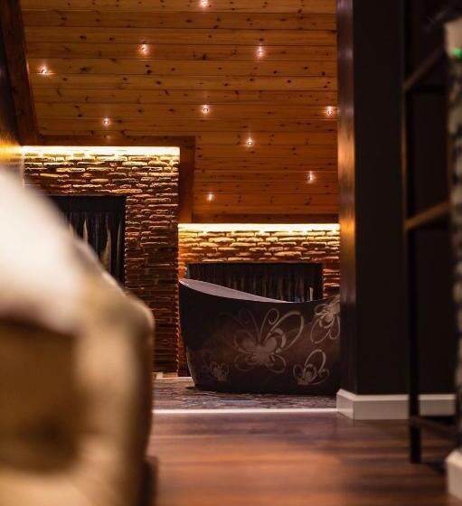 جناح ديلوكس, La Montagna