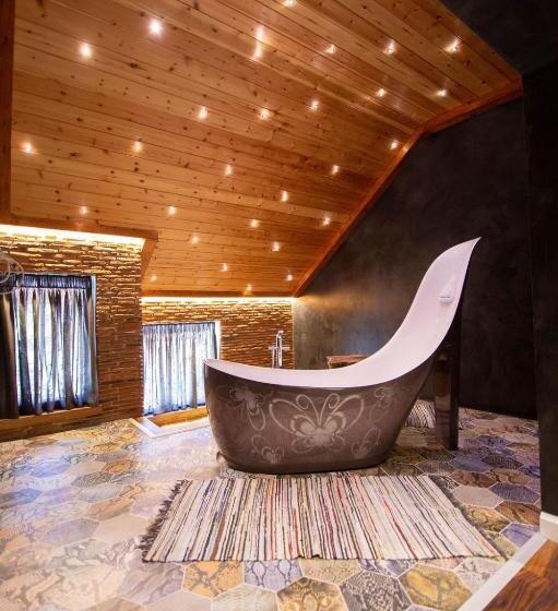 جناح ديلوكس, La Montagna