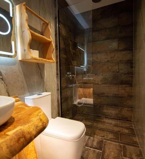 غرفة عائلية مطلّة علي الجبل, La Montagna