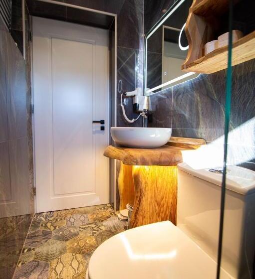 غرفة عائلية مطلّة علي الجبل, La Montagna