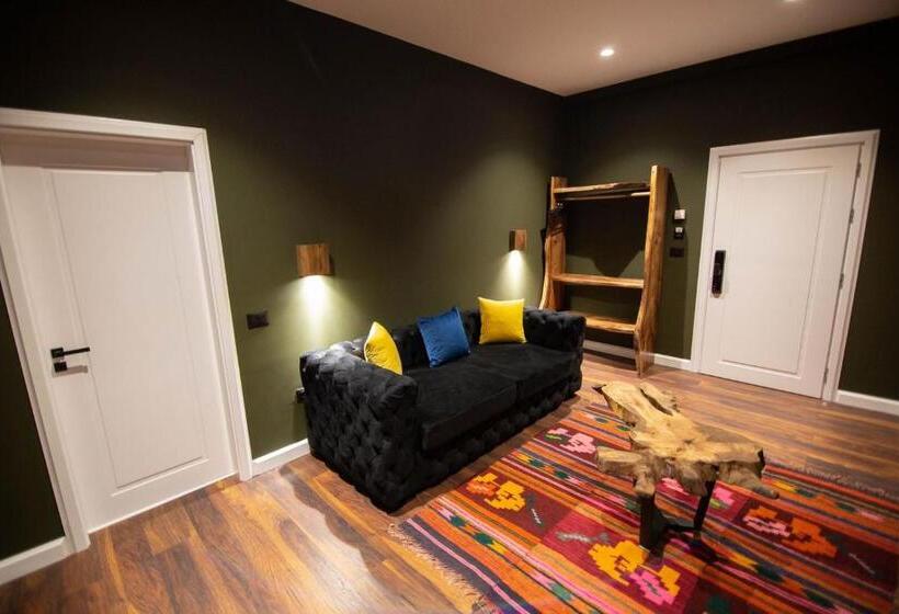 غرفة عائلية مطلّة علي الجبل, La Montagna