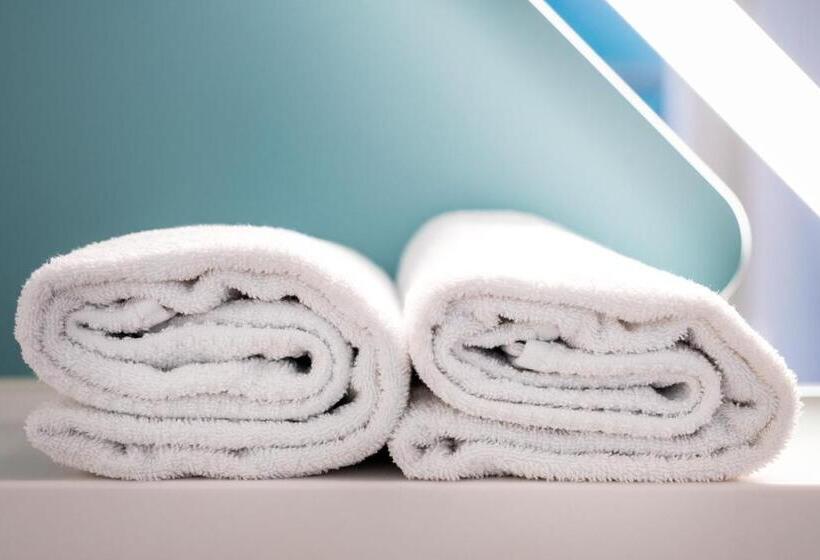 سوئیت کلاسیک, Mercure Kochi Tosa Resort & Spa