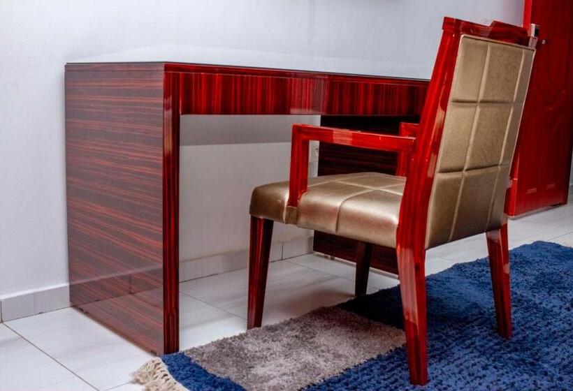 اتاق سوپریور, Sana