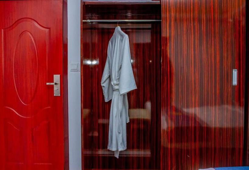 اتاق سوپریور, Sana