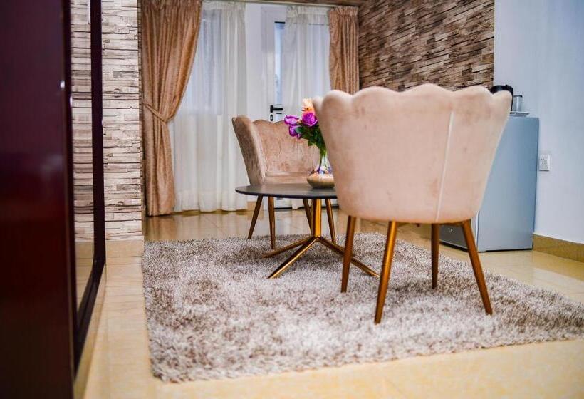 سوییت جونیور, Sana