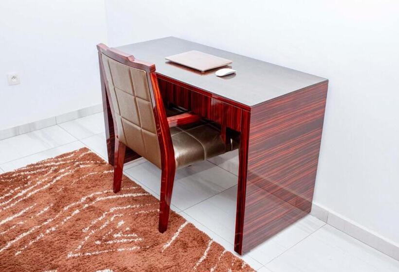 سوییت جونیور, Sana