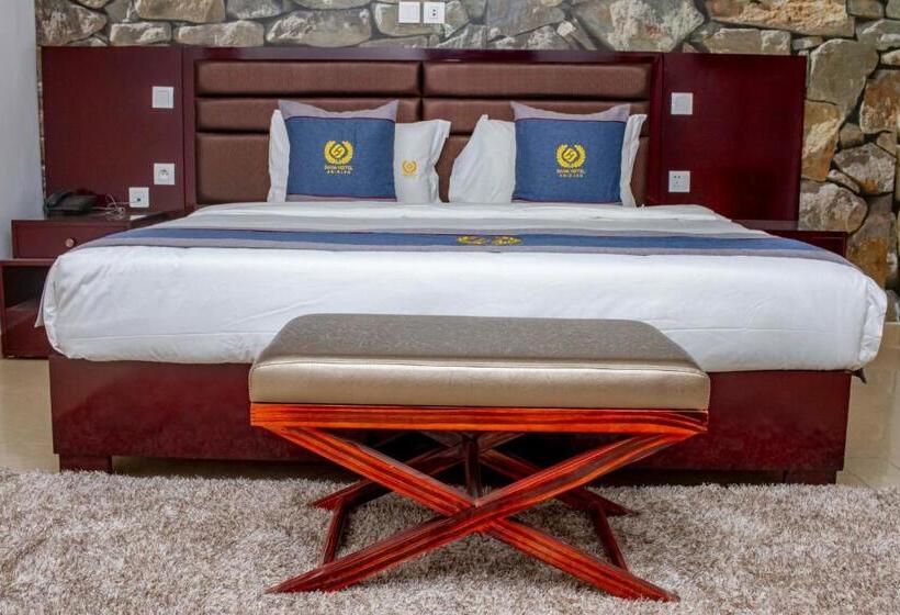 سوییت جونیور, Sana