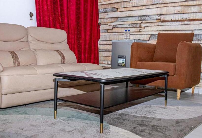 سوییت اجرایی, Sana