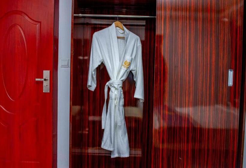 سوییت اجرایی, Sana