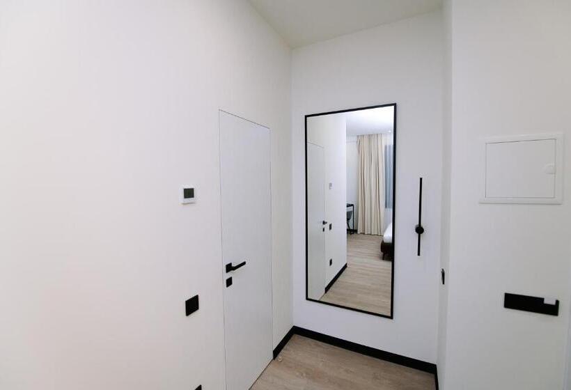 اتاق استاندارد, Select