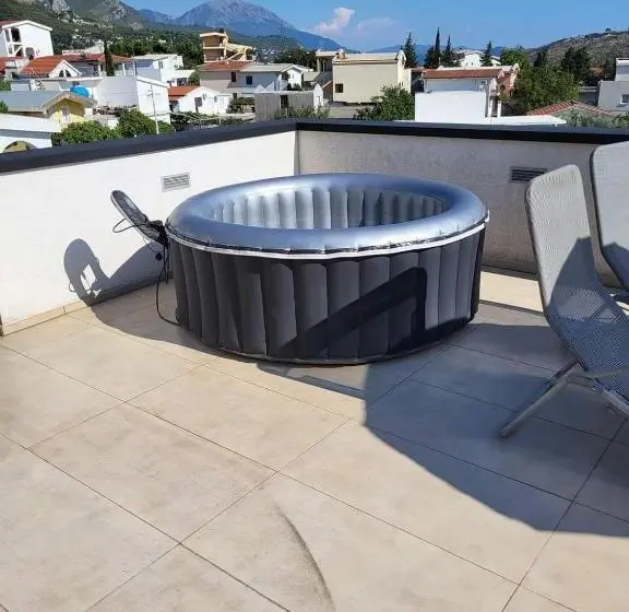 1 Bedroom Penthouse Apartment, Apartmani Sutomore Tri Palme