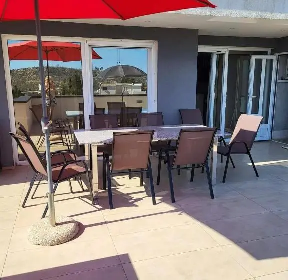 1 Bedroom Penthouse Apartment, Apartmani Sutomore Tri Palme