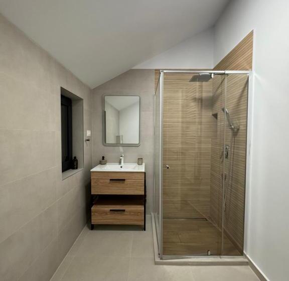 스탠다드 발코니 스튜디오, Epic Vila Brașov, Cristian