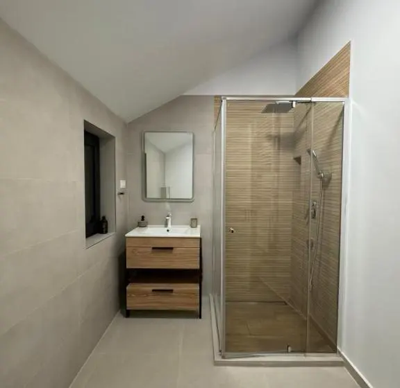 Standard-studio Parveke, Epic Vila Brașov, Cristian