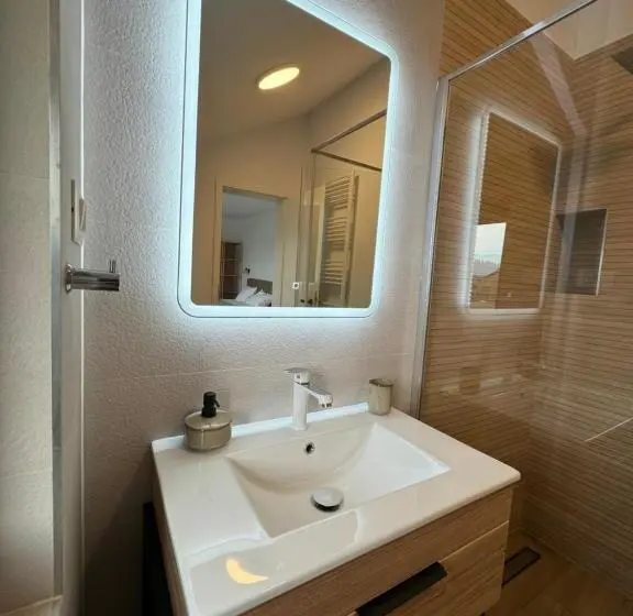 Standard-studio Parveke, Epic Vila Brașov, Cristian