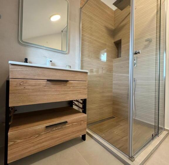 스탠다드 발코니 스튜디오, Epic Vila Brașov, Cristian