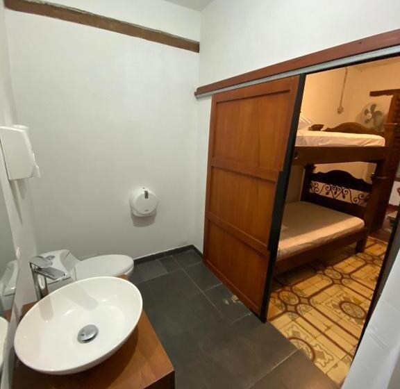Кровать в Общей Комнате, Hostal Patio Del Río