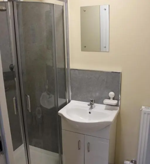 Standard Yhden Hengen Huone, Station Rooms