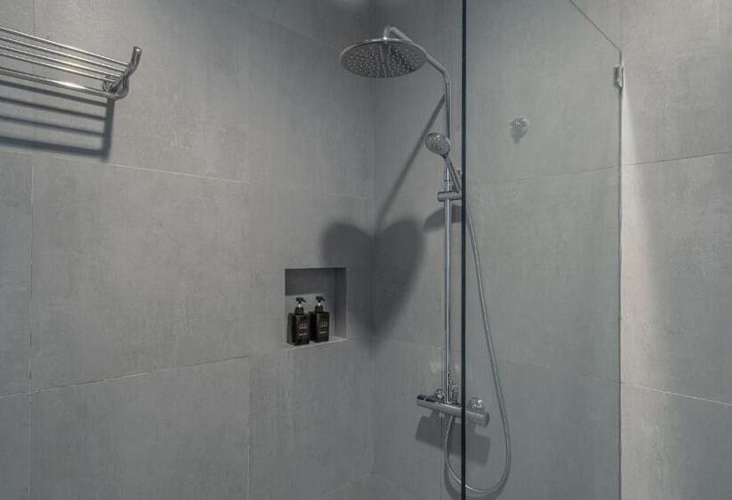 חדר סטודיו סטנדרד, The Simore