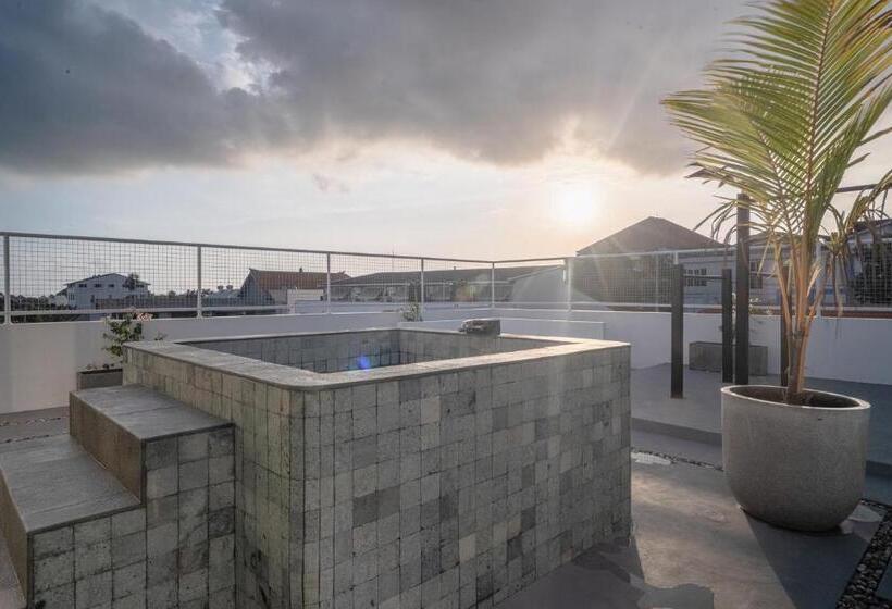 דירת חדר, The Simore