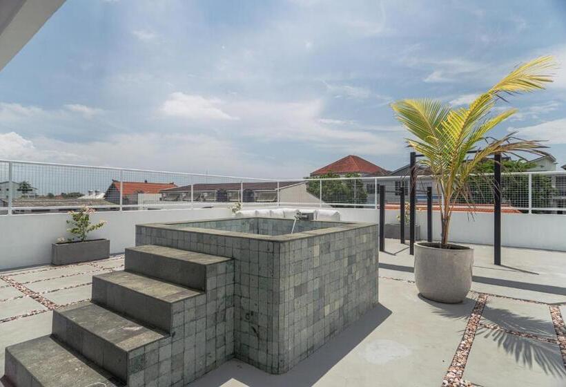 דירת חדר, The Simore