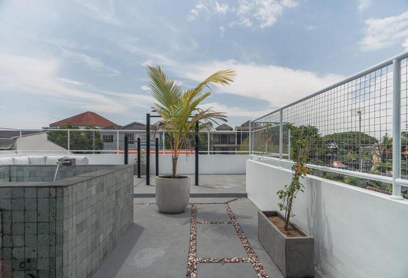 דירת חדר, The Simore