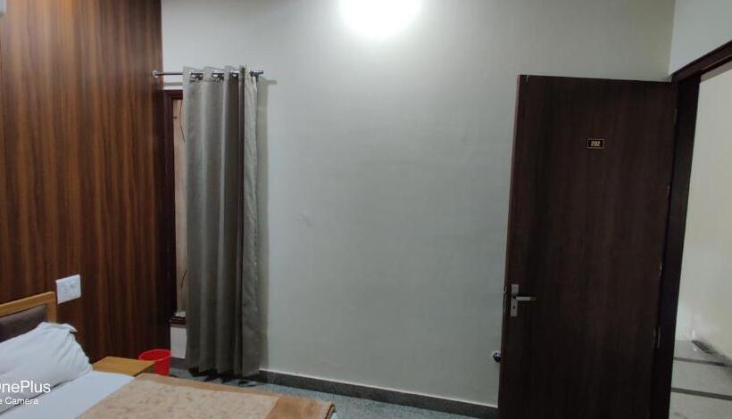 디럭스 룸, Casio