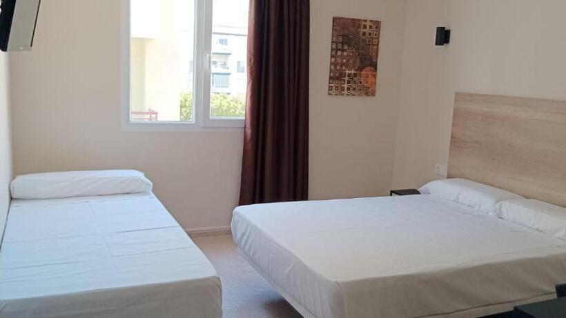 スタンダードトリプルルーム, Marina Elche