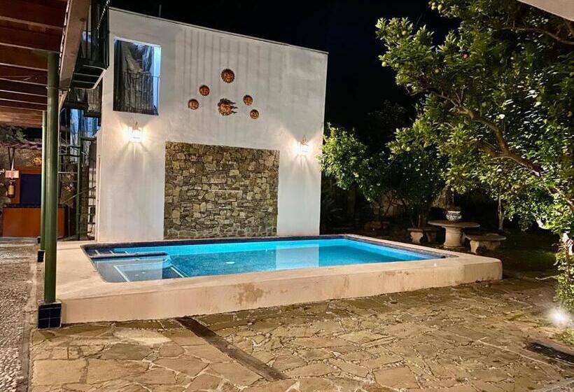 غرفة كلاسيكية رباعية, Posada 1885