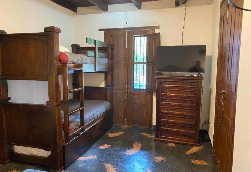 غرفة عائلية, Posada 1885