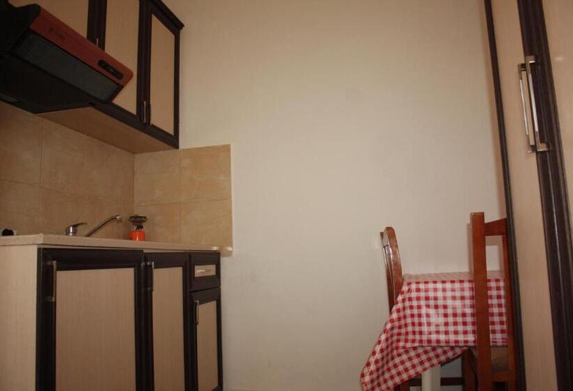 חדר משפחתי, Princ