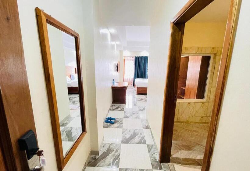 اتاق لوکس, Pulickal Heights