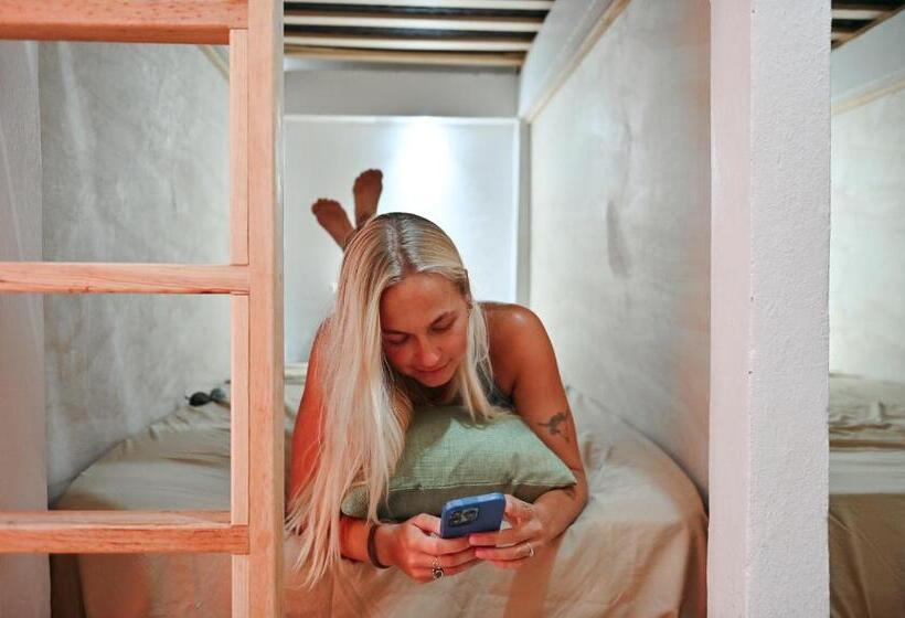 מיטה בחדר משותף, Maka Hostel