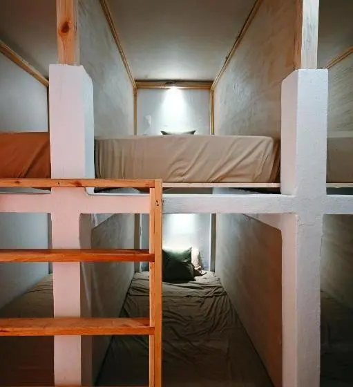 ルームシェアのワンベッド, Maka Hostel