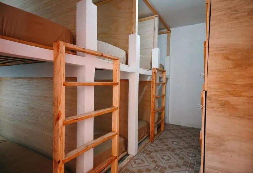 ルームシェアのワンベッド, Maka Hostel