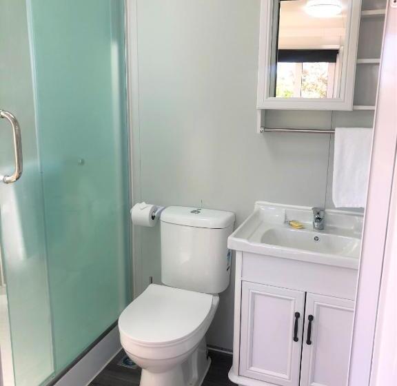 스탠다드 방갈로, Queen Street Holiday Park