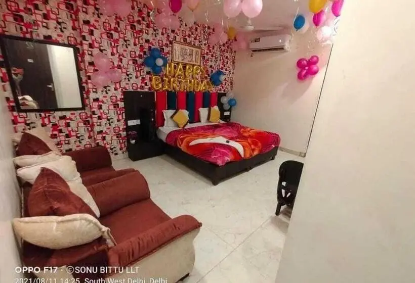 חדר קלאסי לשלושה, O Shivam In