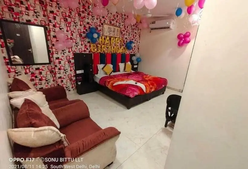 חדר קלאסי לשלושה, O Shivam In