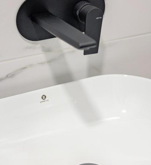 豪华房间, Complex Acom