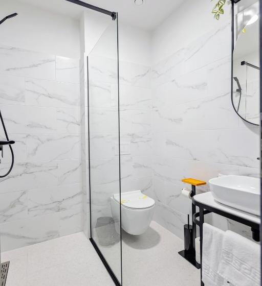 豪华房间, Complex Acom