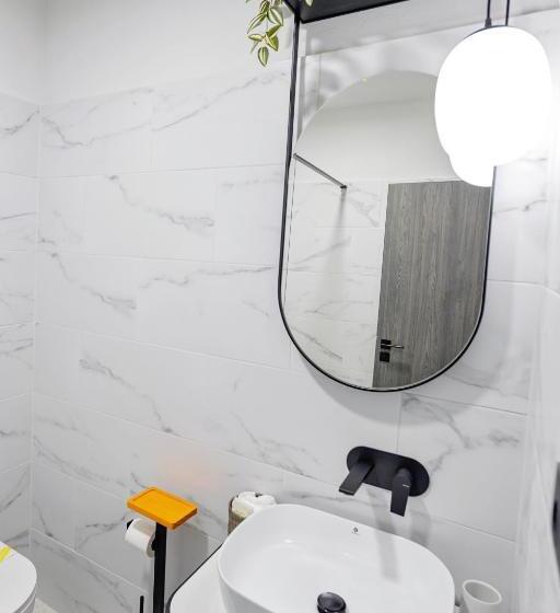 豪华房间, Complex Acom