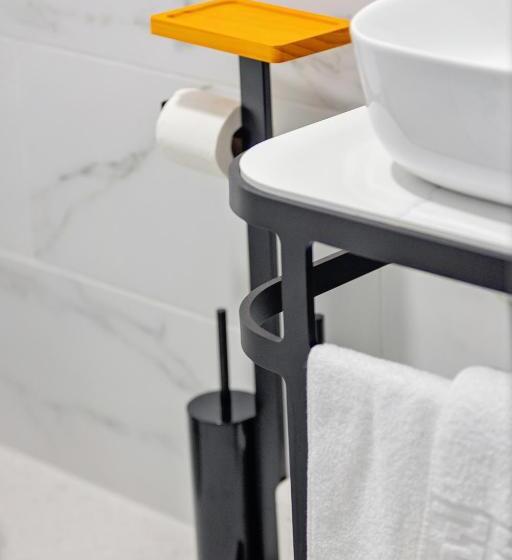 四人标准间, Complex Acom